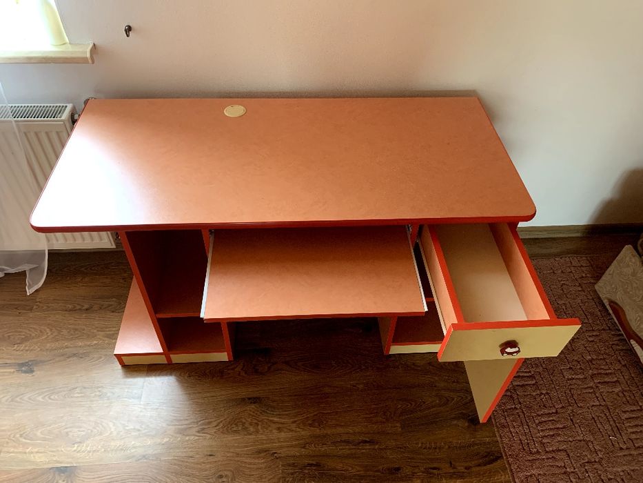 Стіл для комп'ютера