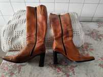 Botas todas em pele