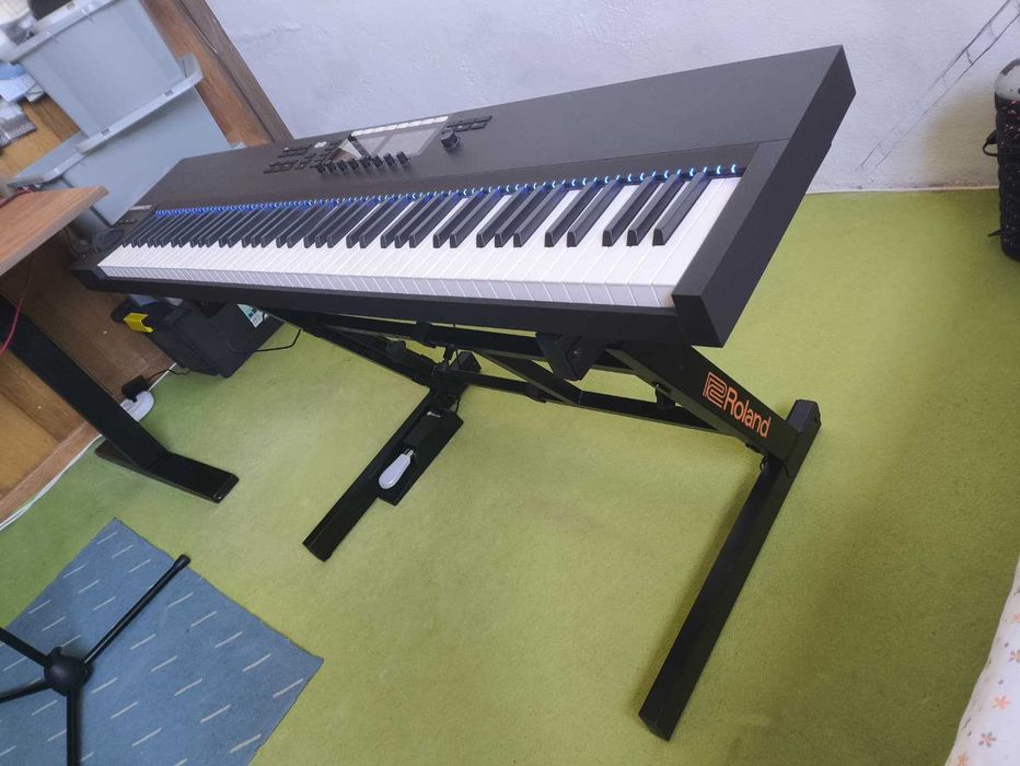 Teclado Komplete Kontrol S88 MK2 + Suporte Roland KS-10Z