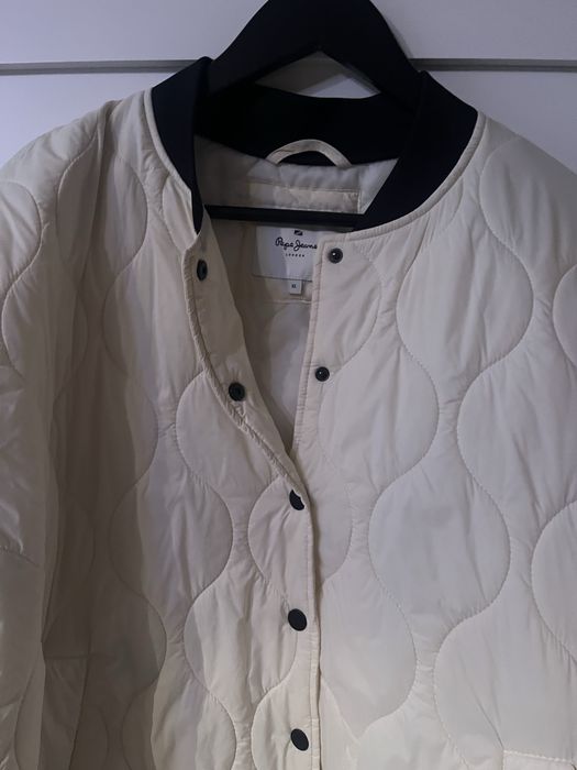 Бомбер жіночий легкий