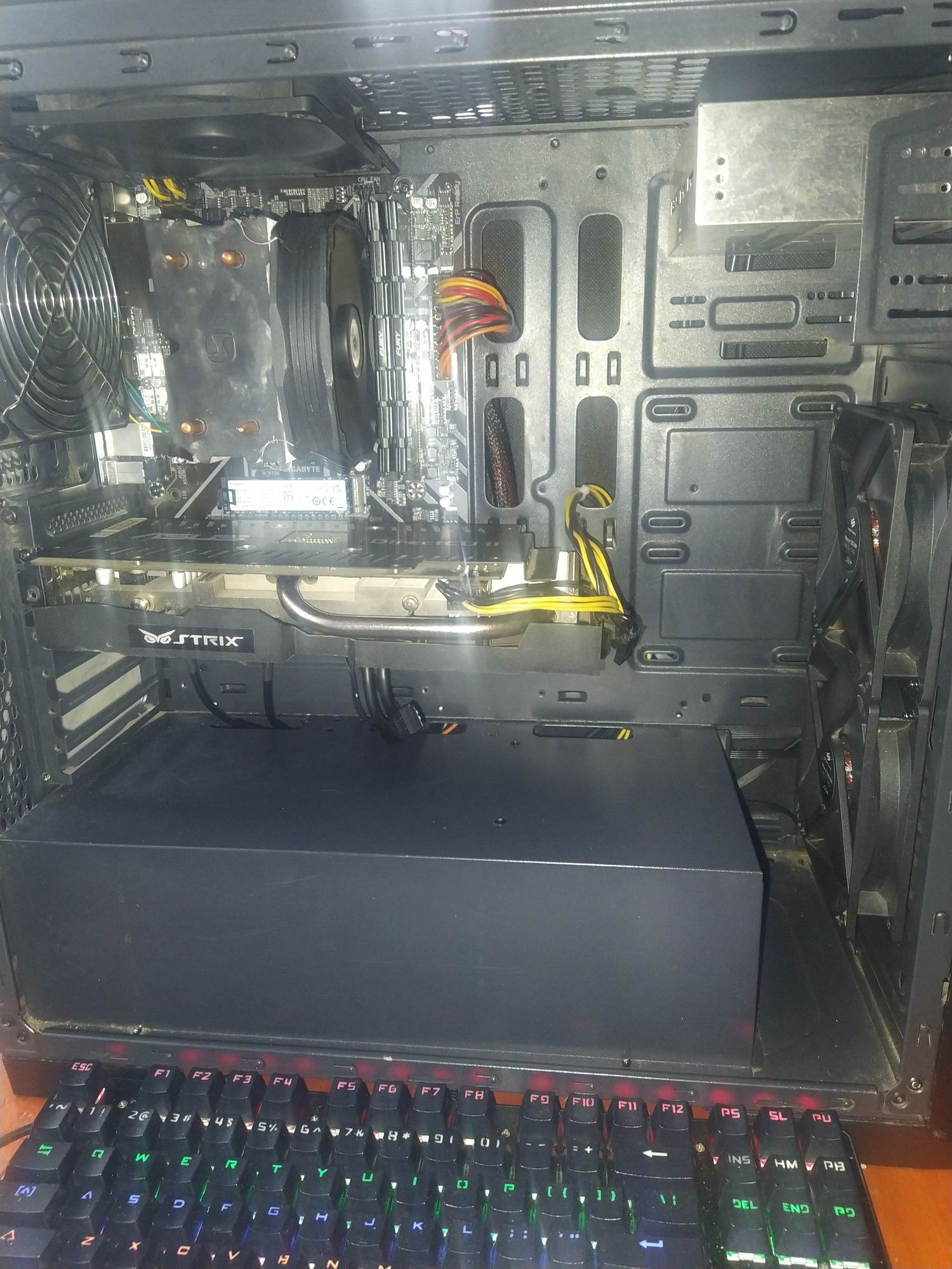 Komputer PC ryzen 5 ,16g ram ,sata M2 + SSD + grafika radeon R9 380 4g