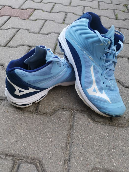 Mizuno wave lightning z6