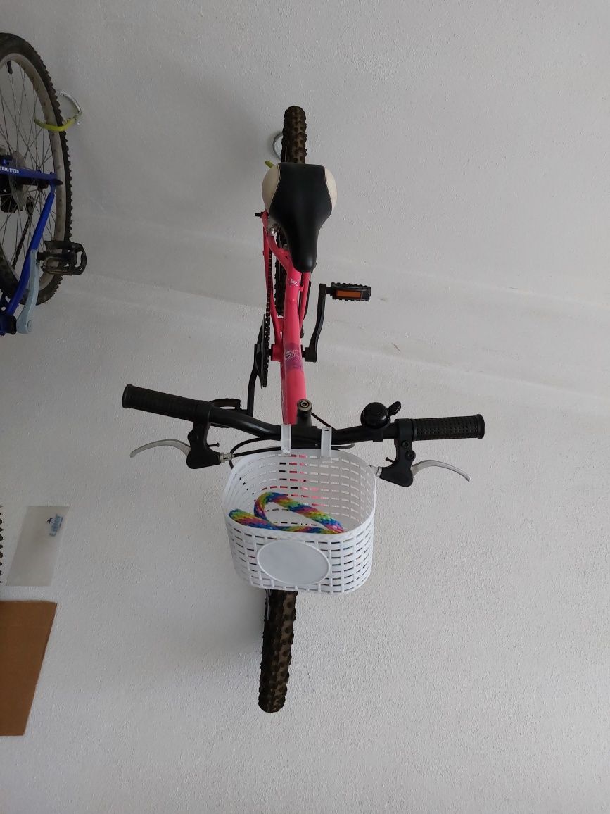 Bicicleta de criança com pouca utilização
