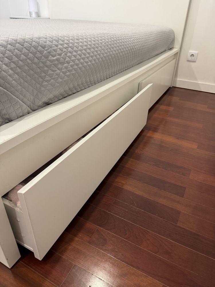 Cama Ikea Malm em bom estado