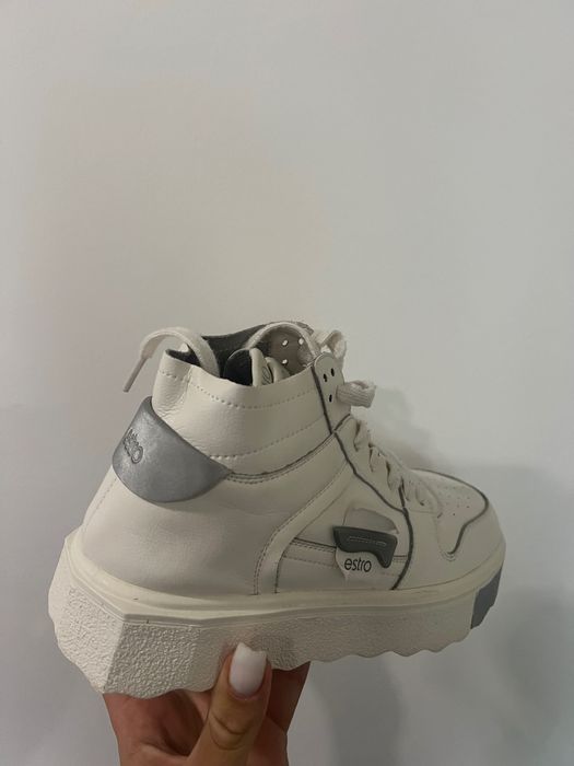 Кросівки Estro,ідеальний стан