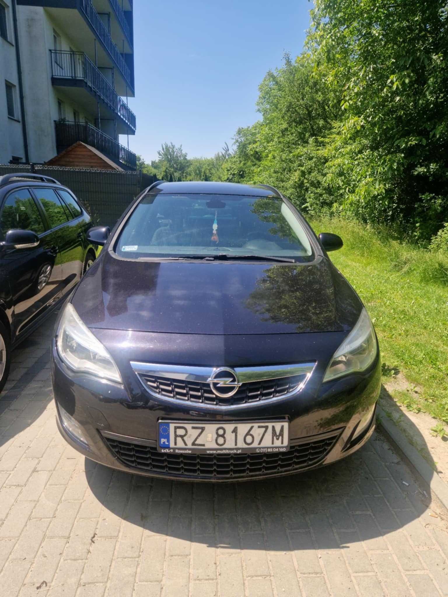 Opel Astra J Sport Tourer 2.0 CDTI 160KM – 2011r.