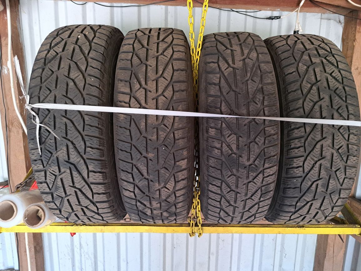 Sprzedam opony zimowe z felgami w bardzo dobrym stanie 196/65 R 15