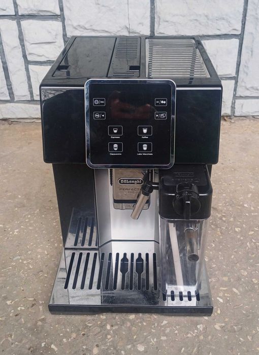 Кавомашина DeLonghi ESAM 420.40 B Perfecta Evo чорна з молочником б/в