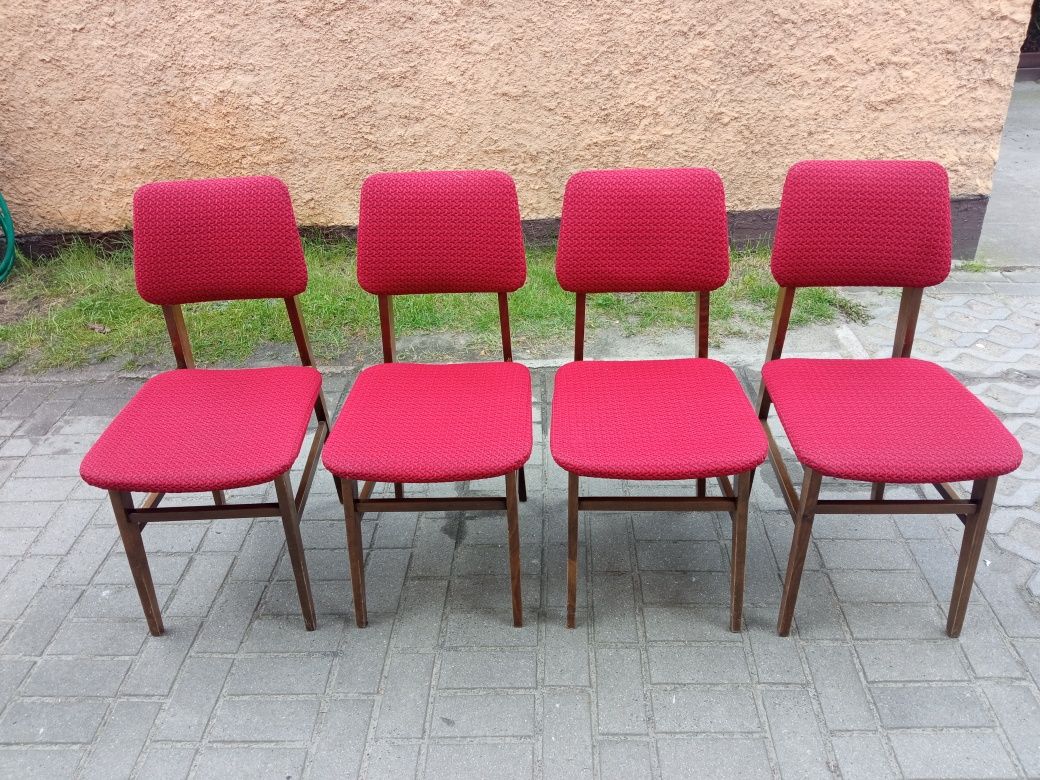 Krzesła cztery sztuki kolor wiśnia