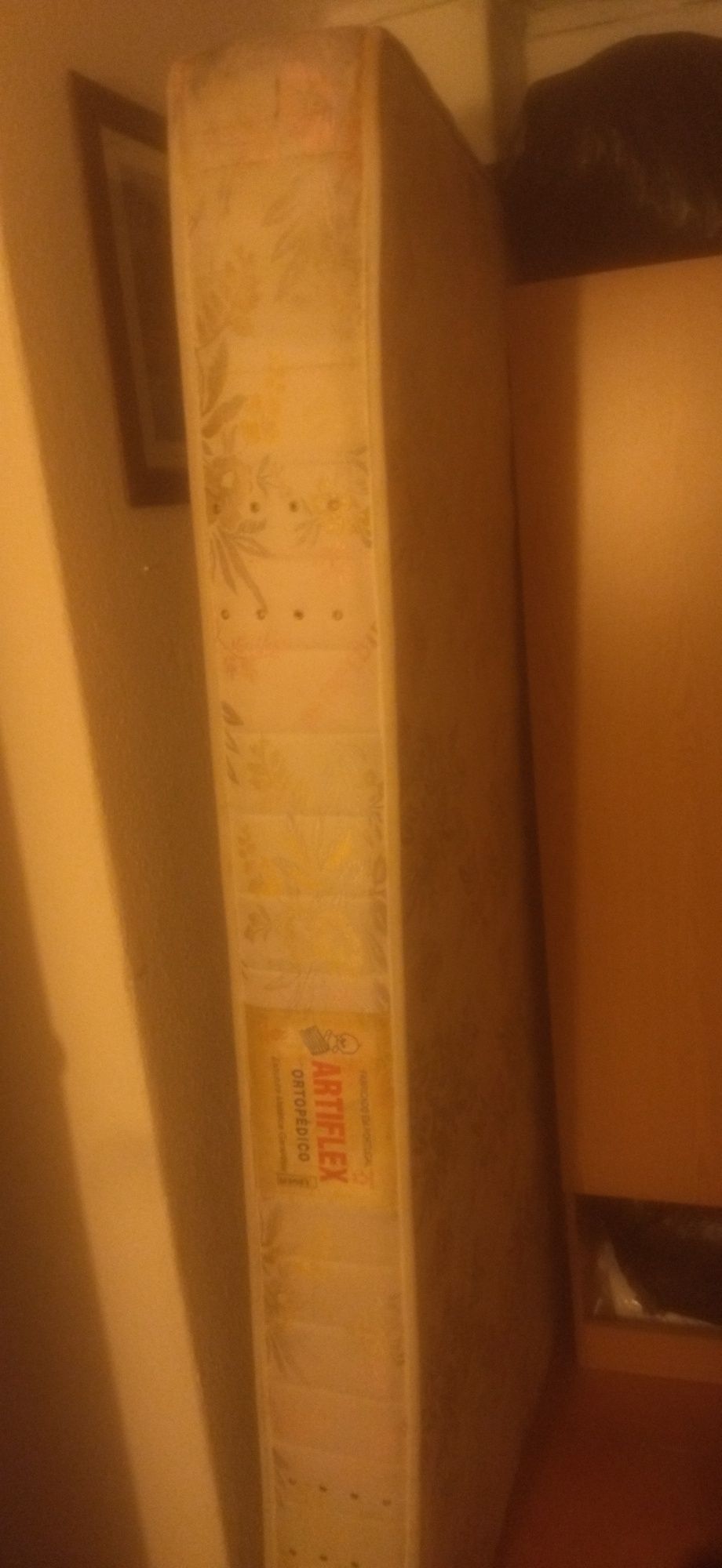 Cama solteiro  em pinho mel