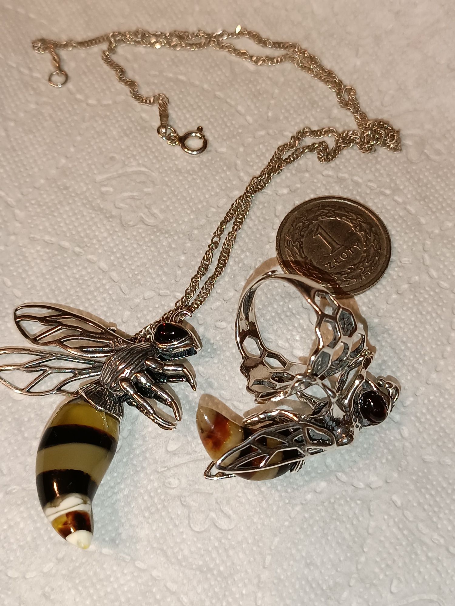 pszczoły z bursztynu wisiorek i pierścionek srebro