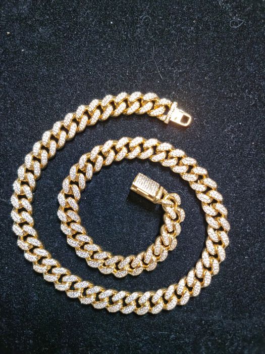 Colar cravejado iced out