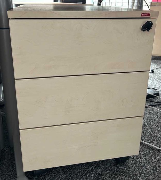 Kontener Mikomax pod biurko 43 x 57 x 59cm zamykany. Posiadam 3 sztuki