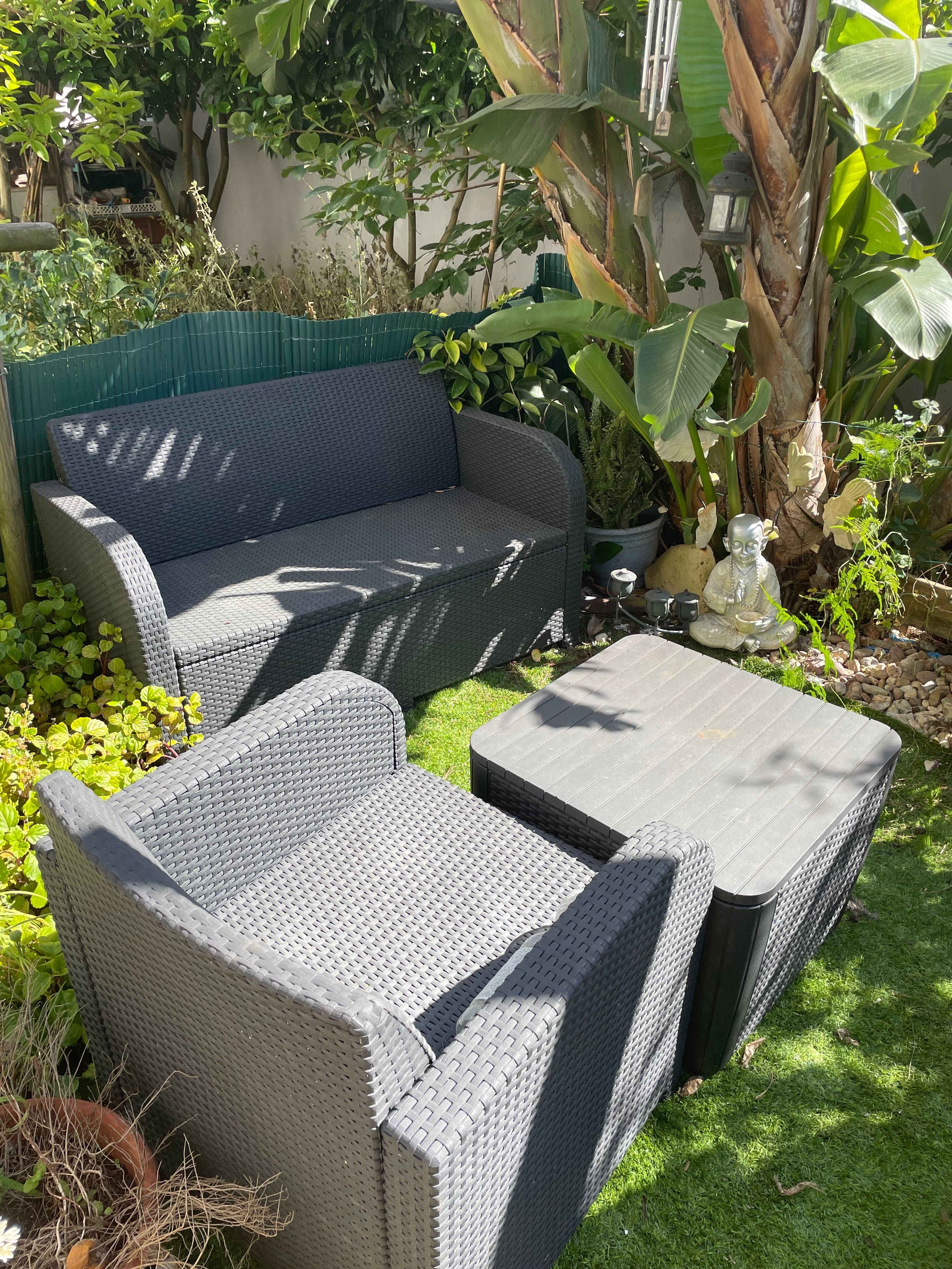 Conjunto impermeável jardim cadeiras e mesa com arrumação