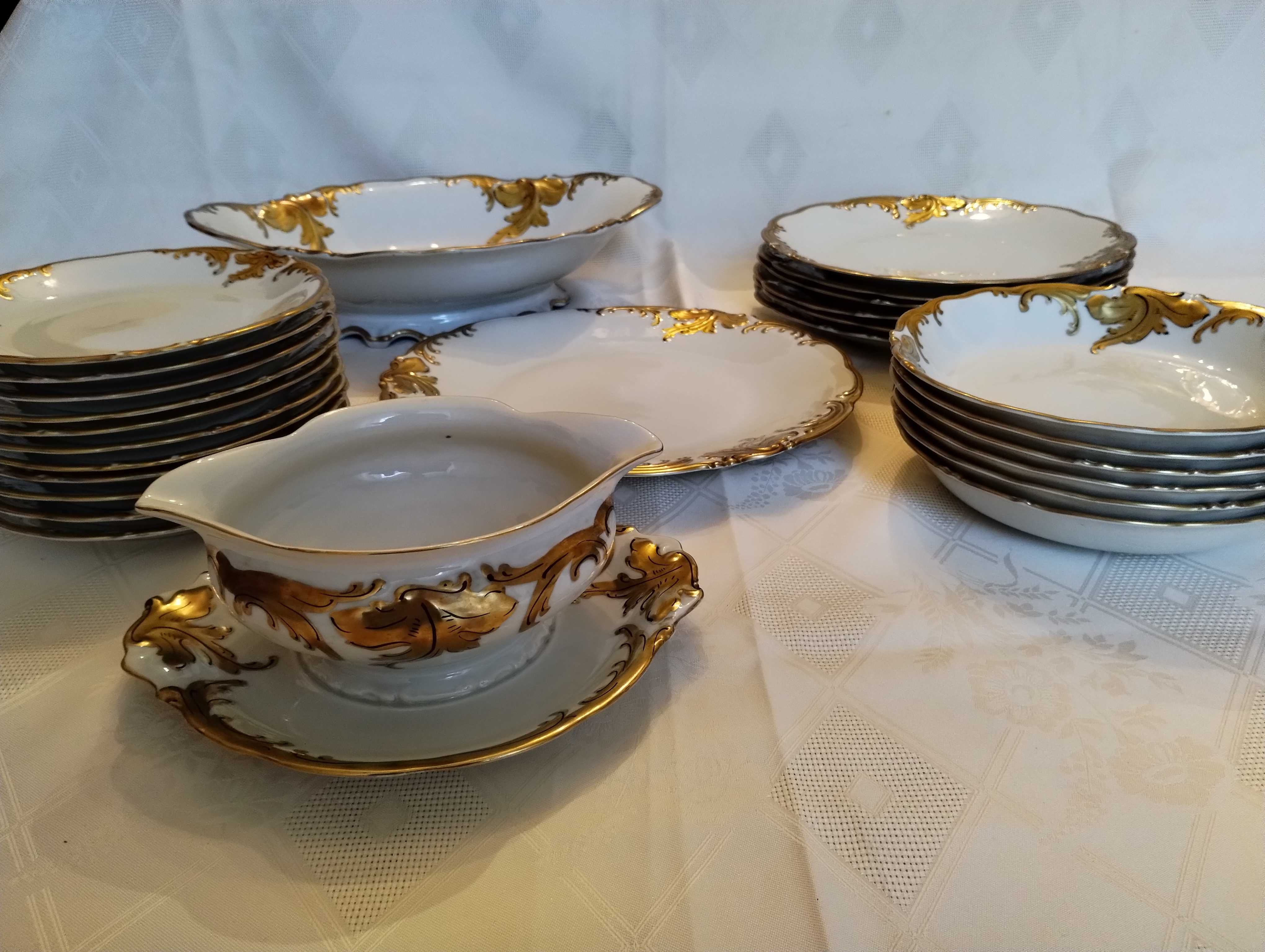 Piękny ręcznie złocony porcelanowy serwis obiadowy Wawel