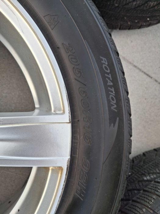 Komplet frlgi i opony zimowe roz.: 205/60 R16 na felgach aluminiowych