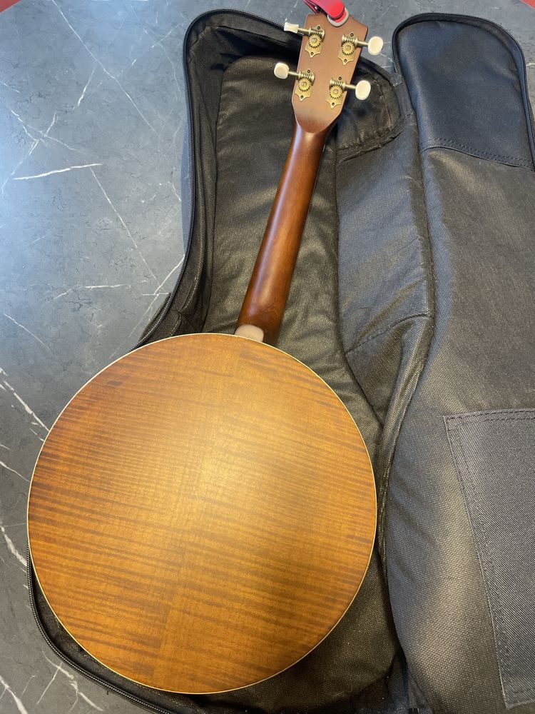 Banjolele (strojenie ukulele) i dodatki