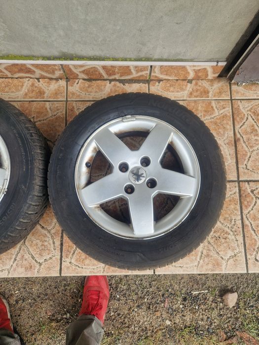 Felgi aluminiowe 15 peugeot citroen z oponami 4x108 . 3 sztuki.  185/6