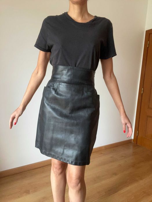 Saia Preta de Couro Genuíno