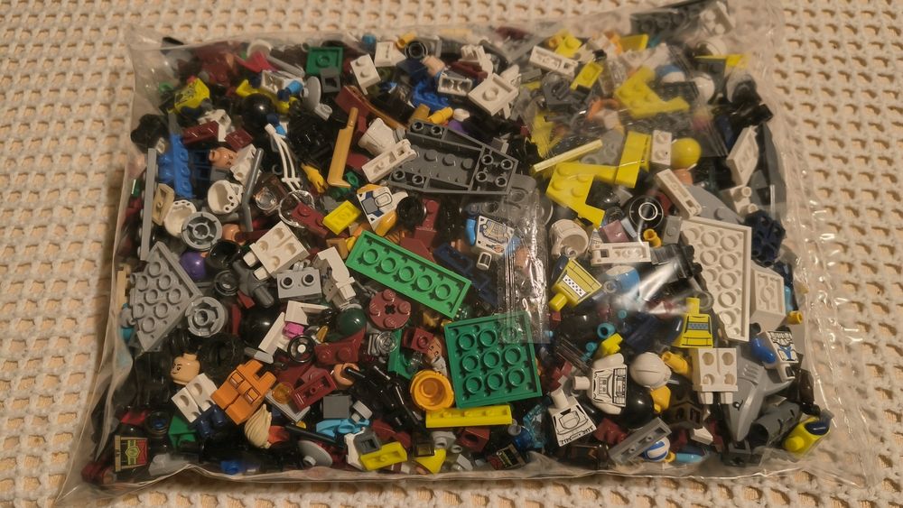 Lego mix 1 kg dużo minifigurek