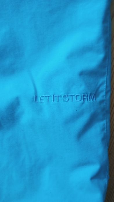 Szalone spodnie snowboardowe Volcom dla odważnych miłośniczek zimy!