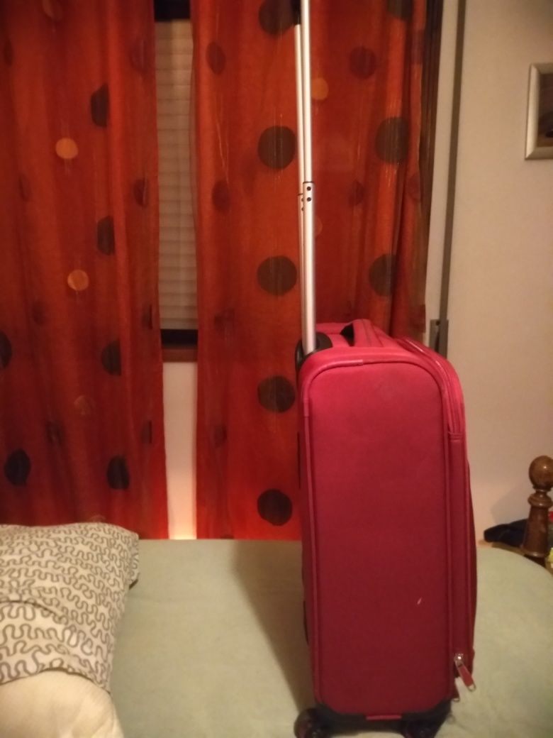 Mala de viagem em excelente estado