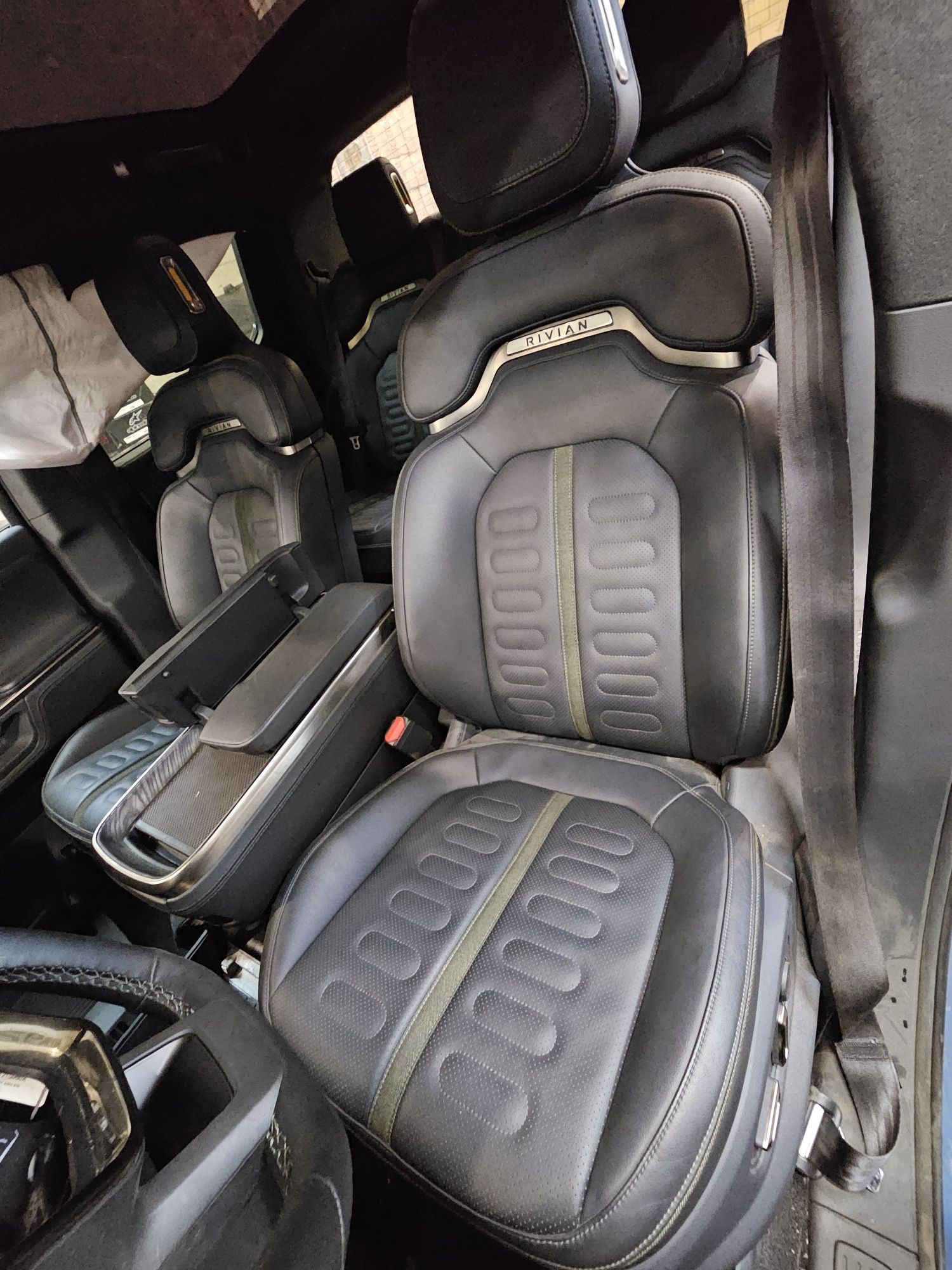 Салон сидіння Rivian R1t