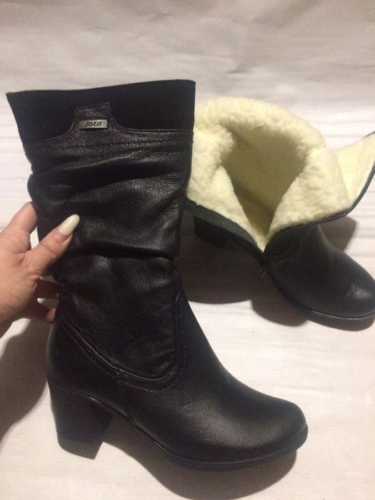 Зимове жіноче взуття