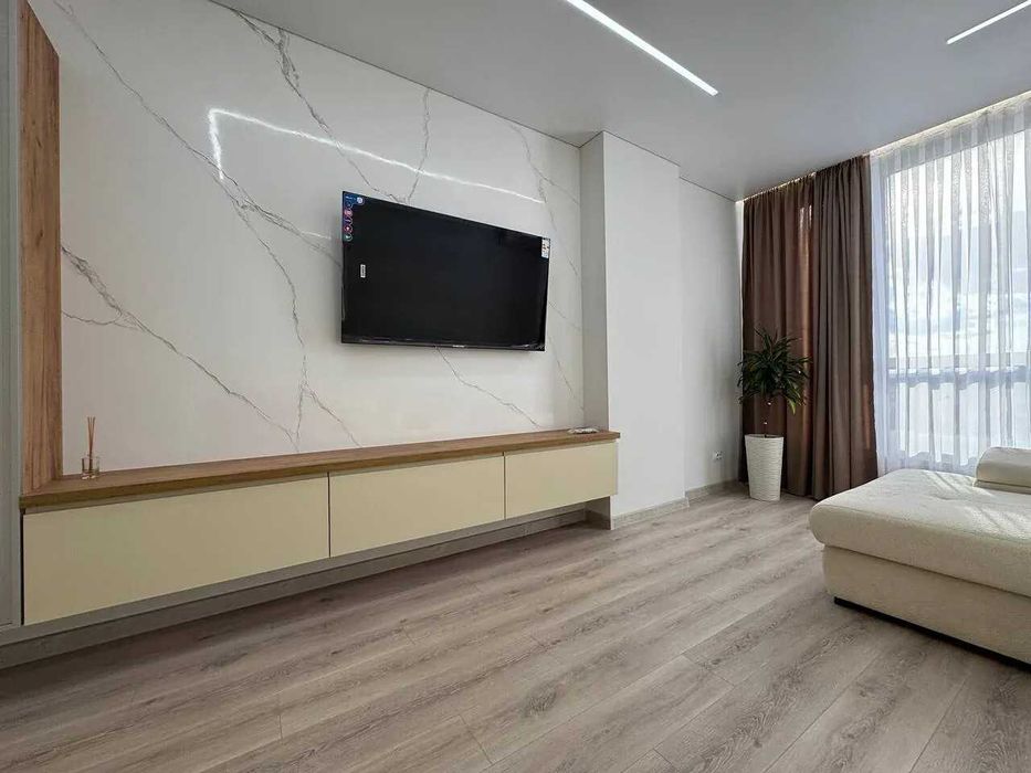 Центр міста, продам 2 кім з ремонтом, і/о опалення, Main House!