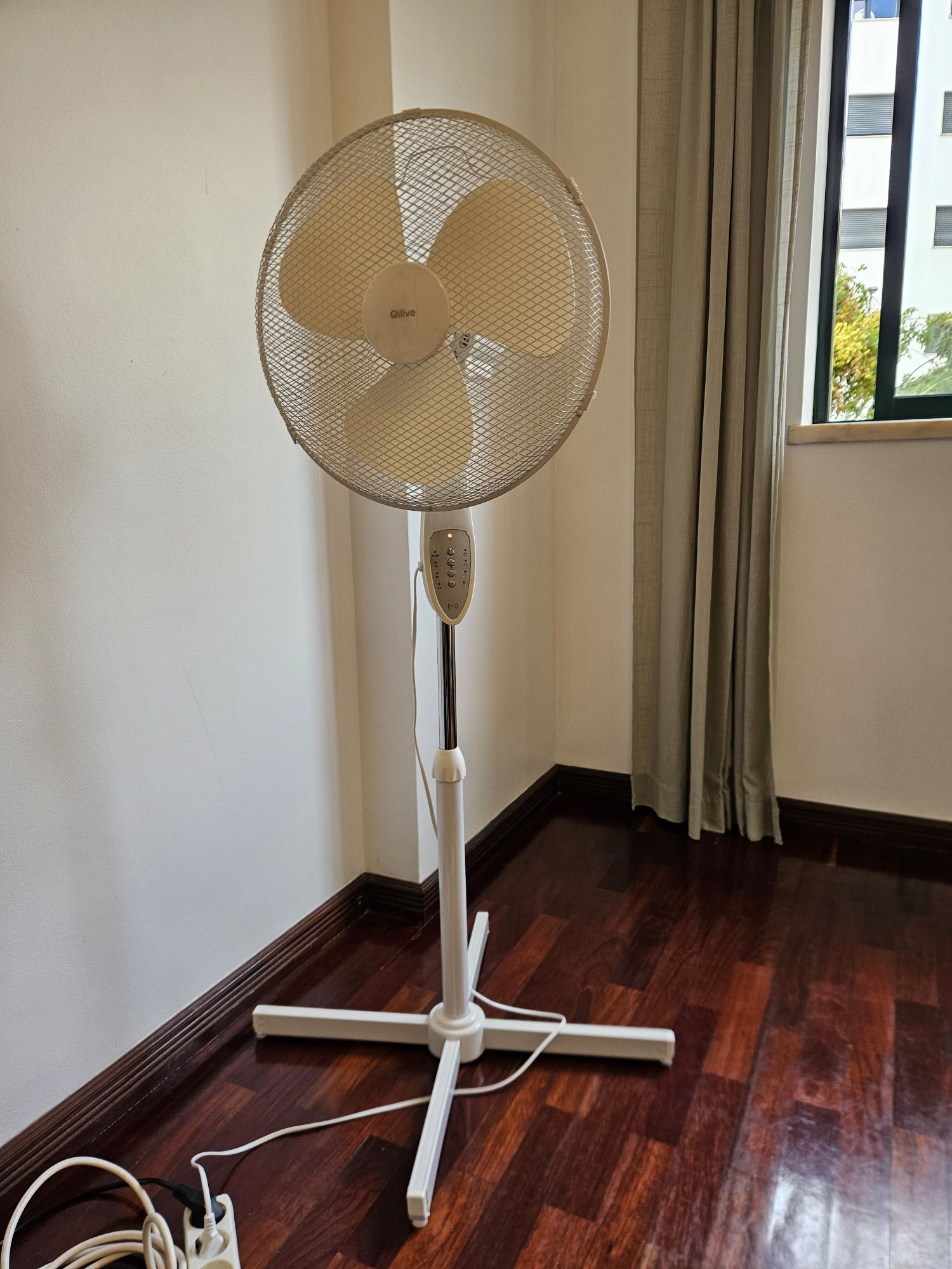 Ventoinha de pé com telecomando
