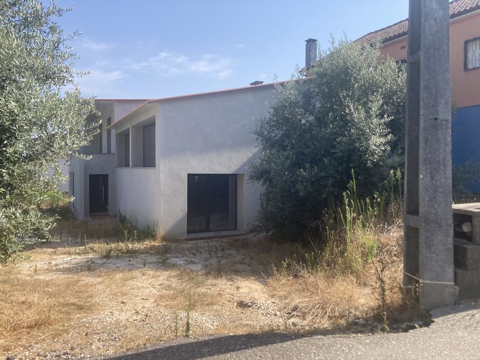 Moradia t4 fase final de construção