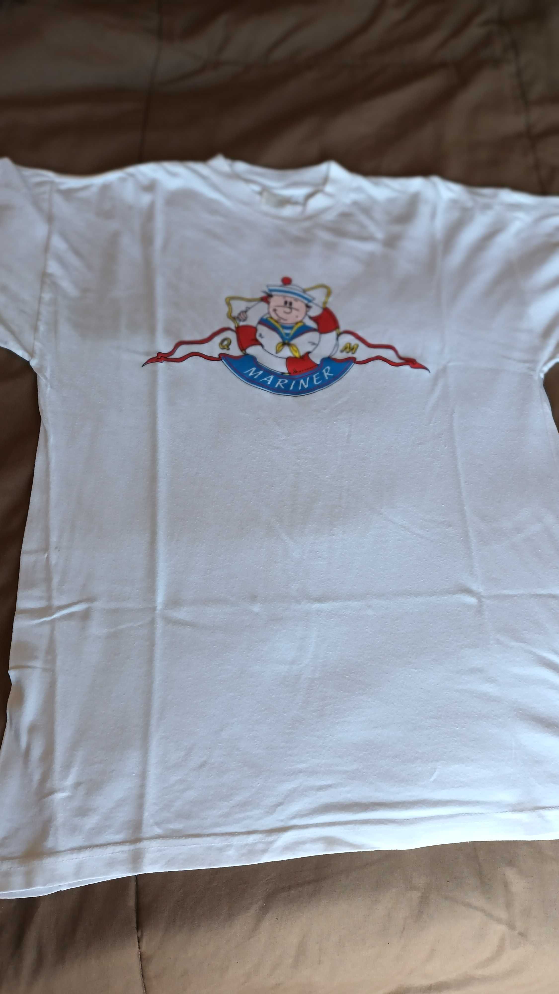 T-shirt branca da Quebramar