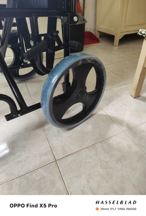 Cadeira de rodas sem uso