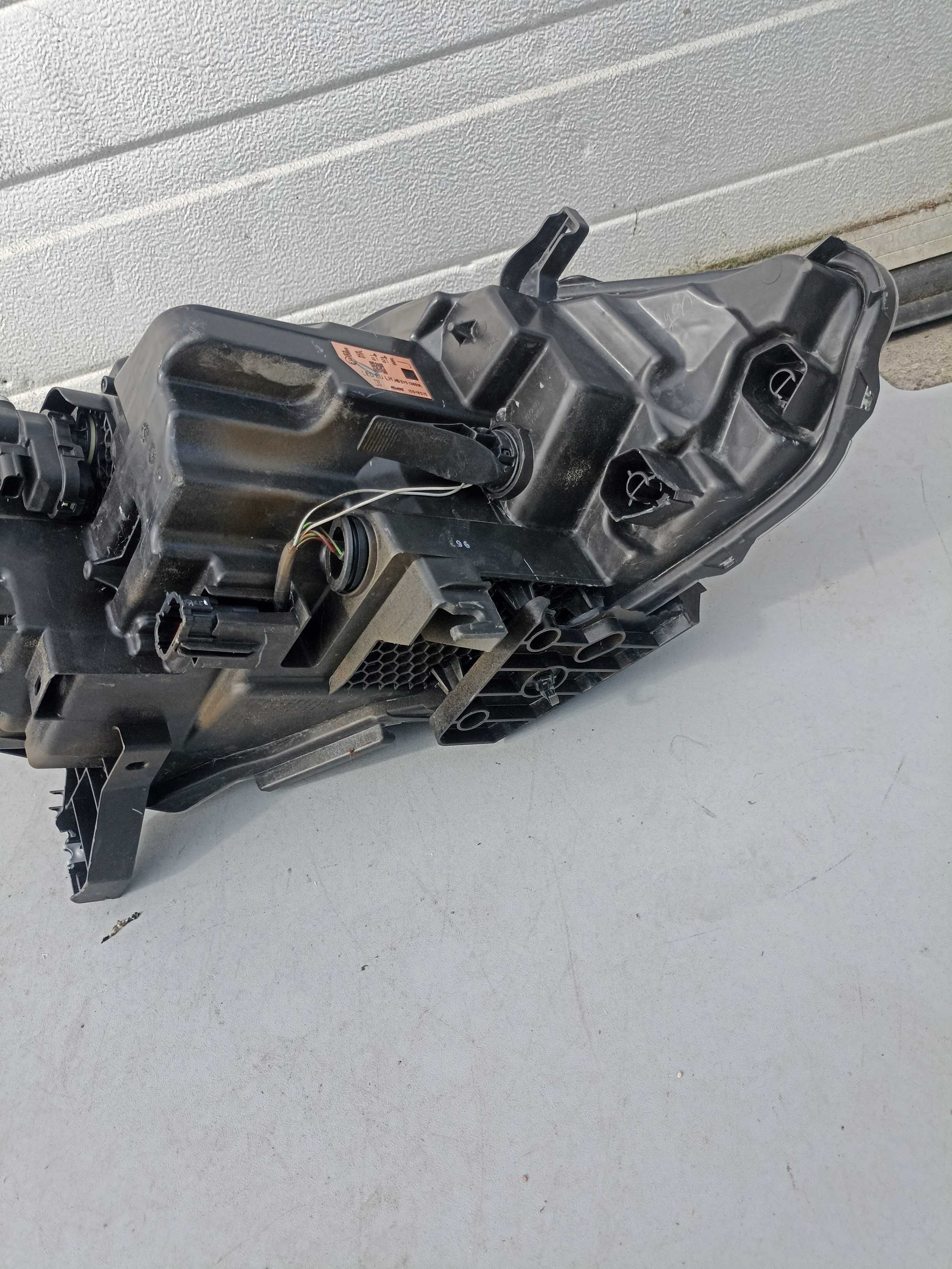 Lampa przednia nissan Qashqai II j11