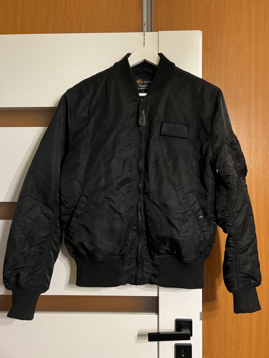 Kurtka Alpha Industries, FLYERS napis, logo CZARNA ciekawy model