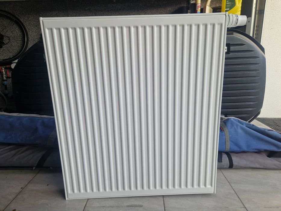 Grzejnik Danfoss 80x90 - nowy z termostatem - okazja super cena !