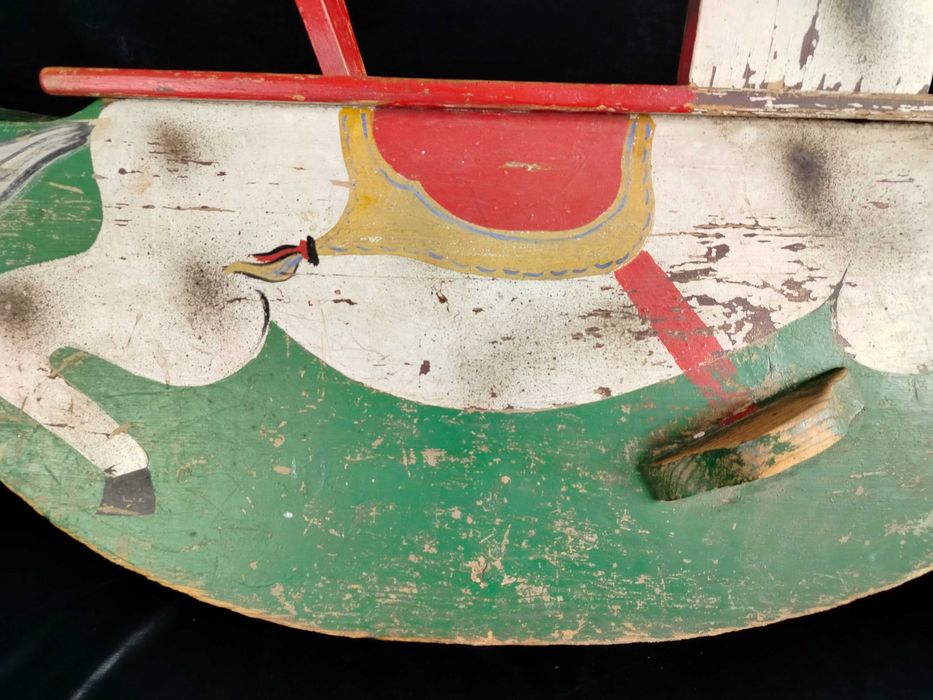 Stary uroczy drewniany konik na płozach SZ1005