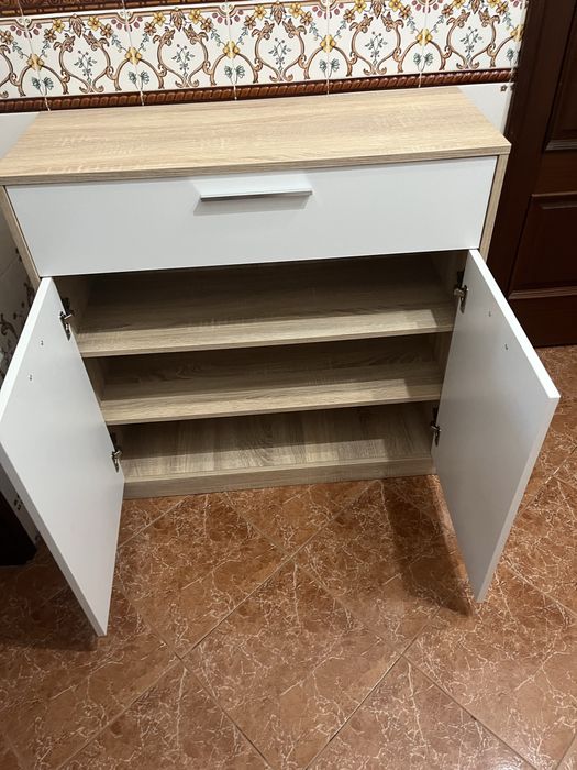 Duas sapateiras em conjunto ou separado