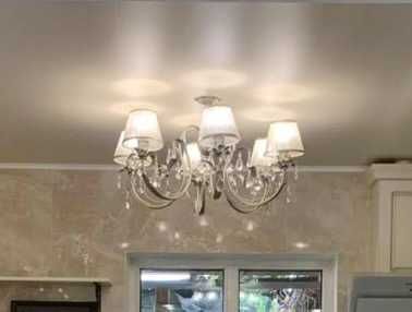 Срочно продам две одинаковые люстры!!!