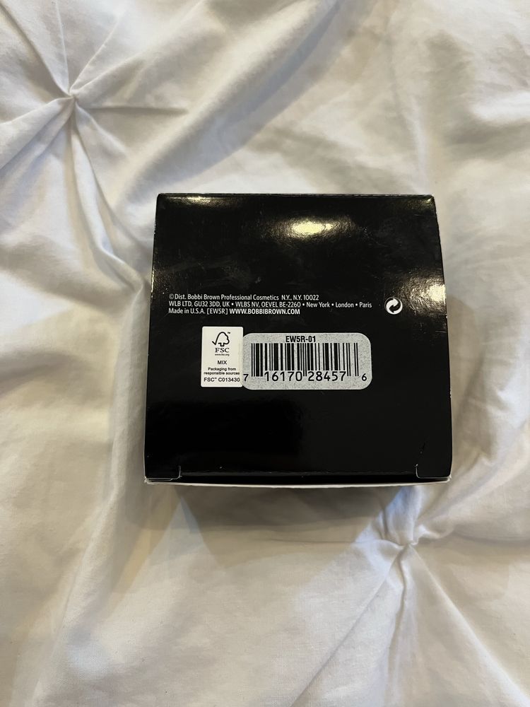 Puder sypki Bobbi Brown Pale Yellow Transparentny