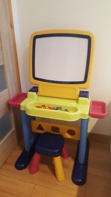 tablica magnetyczna / suchościeralna, biurko dla dzieci + krzesło