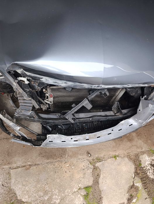 Uszkodzony opel Zafira b