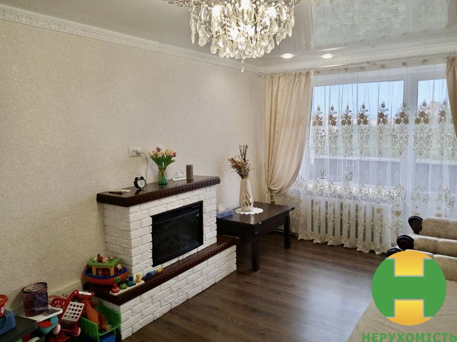 Продається 3-кімнатна квартира . Чортків