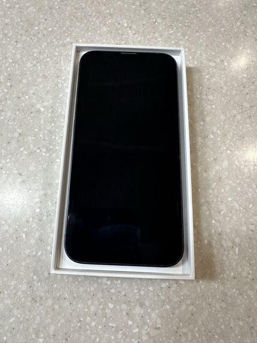 Продаю Iphone 13, 128gb. Колір mignight
