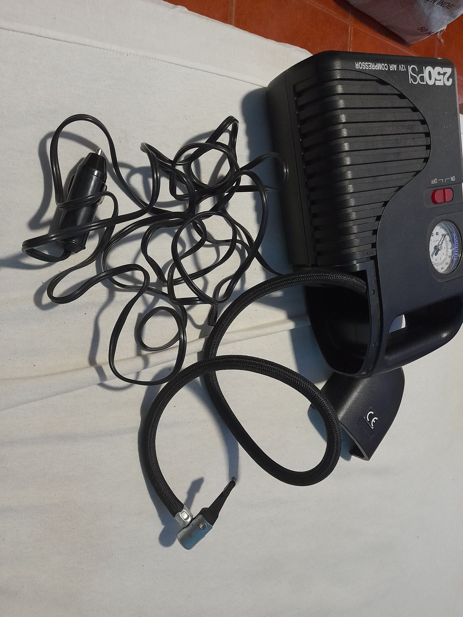 2×  Bomba de encher pneus, bolas etc