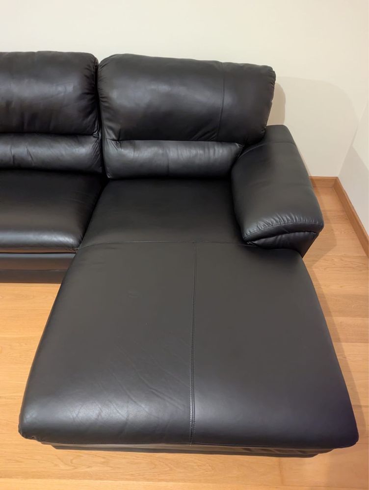 Sofa em pele genuina da Aquinos