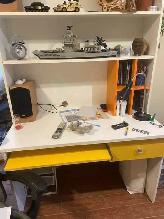 Продам стіл для дитини в розібраному стані