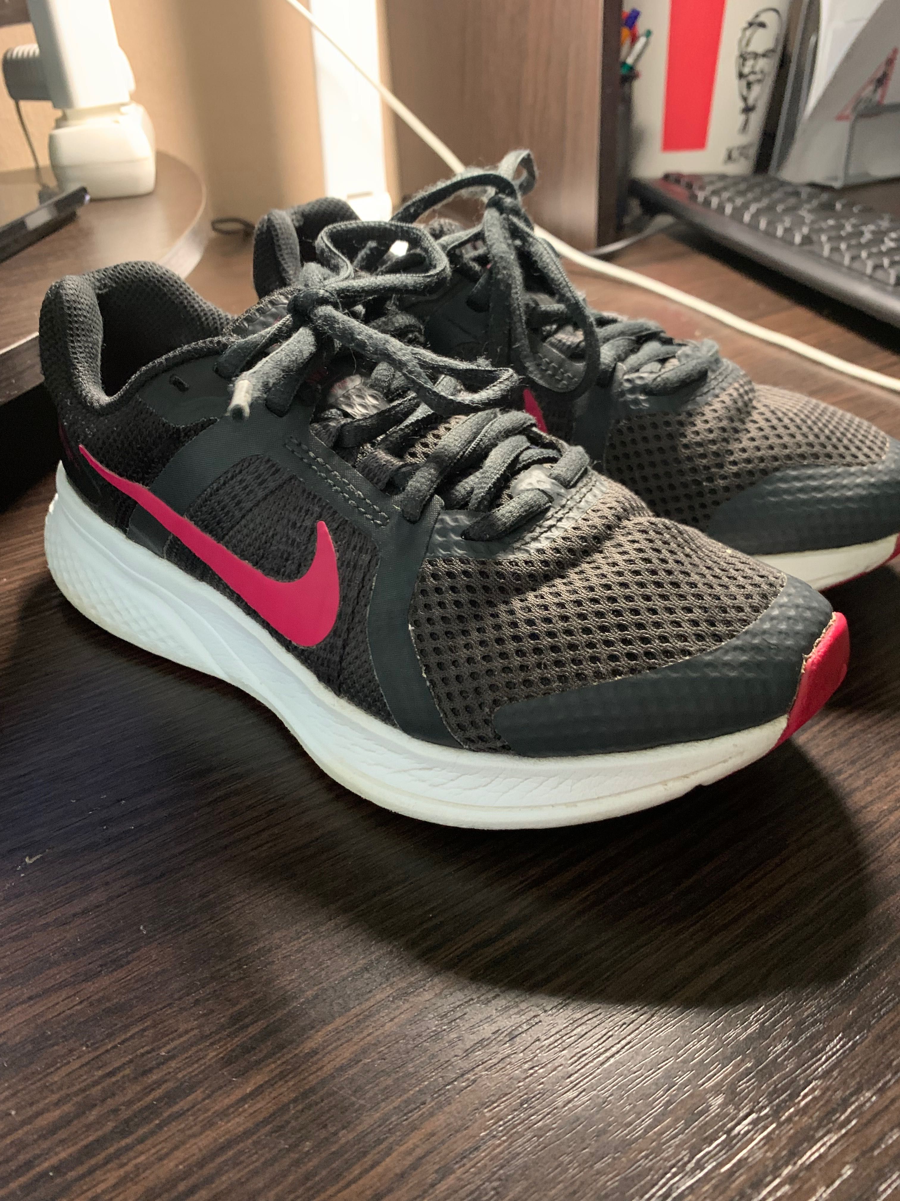 Продам кроссовки Nike 36р