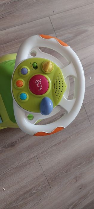Jeździk pchacz chicco autko
