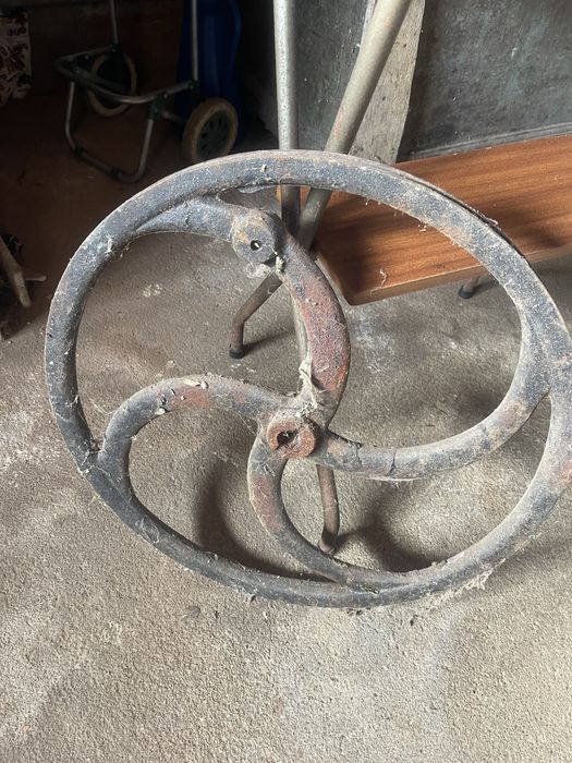 Roda de ferro maciço